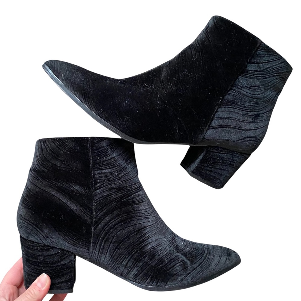Vaneli | Black Textured Ankle Boots